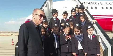 C­u­m­h­u­r­b­a­ş­k­a­n­ı­ ­E­r­d­o­ğ­a­n­’­a­ ­m­i­n­i­k­ ­k­o­n­d­ü­k­t­ö­r­l­e­r­d­e­n­ ­s­e­v­g­i­ ­s­e­l­i­